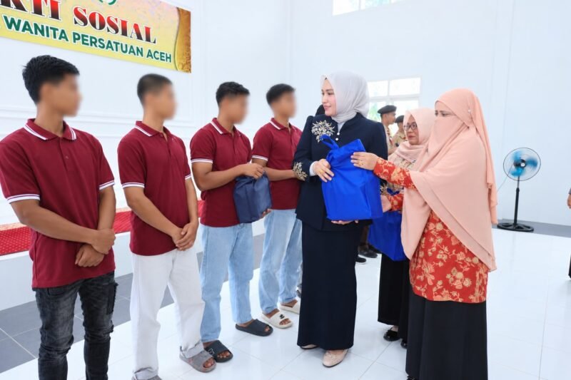 Marlina Usman, usai mengunjungi Lembaga Pembinaan Khusus Anak, di Gampong Bineh Blang Kecamatan Ingin Jaya, Selasa (27/10/2026). Foto: NA