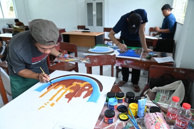 Peserta Lomba Syarhil Quran saat tampil pada Musabaqah Tilawatil Quran (MTQ) ke-35 tingkat Kabupaten Aceh Besar di Aula Kantor Camat Kuta Baro, Aceh Besar, Selasa (27/10/2026). Foto: MC Aceh Besar