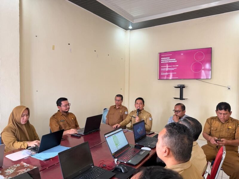 Diskominsa) melaksanakan Coaching Clinic Penguatan Penyelenggaraan Satu Data Indonesia (SDI) Tingkat Kabupaten Aceh Barat Tahun 2026, Selasa (27/10/2026). Foto: Dok. Humas Aceh Barat