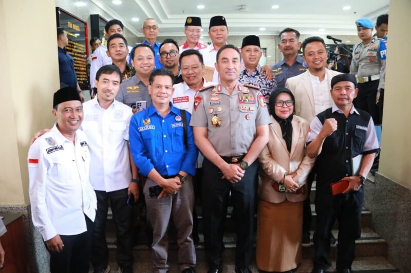 Kapolri Jenderal Polisi Dr. Sujudi Ario Seto menerima audiensi Menteri Desa dan Pembangunan Daerah Tertinggal di Mabes Polri, Jakarta, Jumat (30/10/2026). Foto: Humas Polri