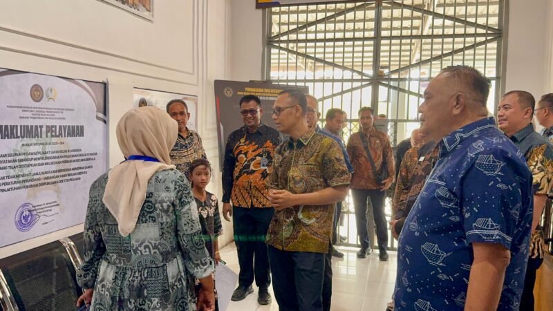 Staf Khusus Menteri Imipas Ahmad Fanani bersama Tenaga Ahli Menteri Imipas Yudho Giri Sucahyo melakukan monitoring dan evaluasi perbaikan tata kelola layanan di Lapas Kelas III Lhoknga, Aceh, Jumat (30/10/2026). Foto: Dok. Lapas Lhoknga 