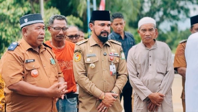 Bupati Aceh Timur Iskandar Usman Al-Farlaky, saat peresmian jembatan, Selasa (20/10/2026). Foto: Dok. Pemkab Aceh Timur 