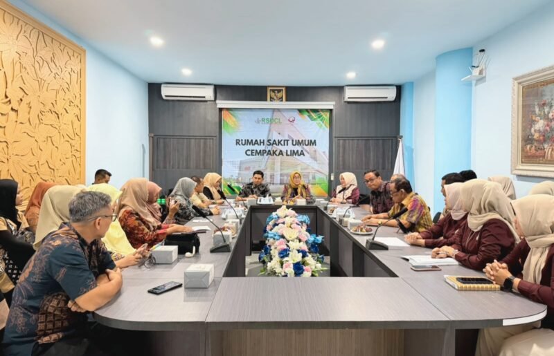 Tim lintas instansi Dinkes Banda Aceh melakukan visitasi dan verifikasi persyaratan pelayanan di Rumah Sakit Cempaka Lima, Kamis (22/10/2026). Foto: Dok. Dinkes Banda Aceh