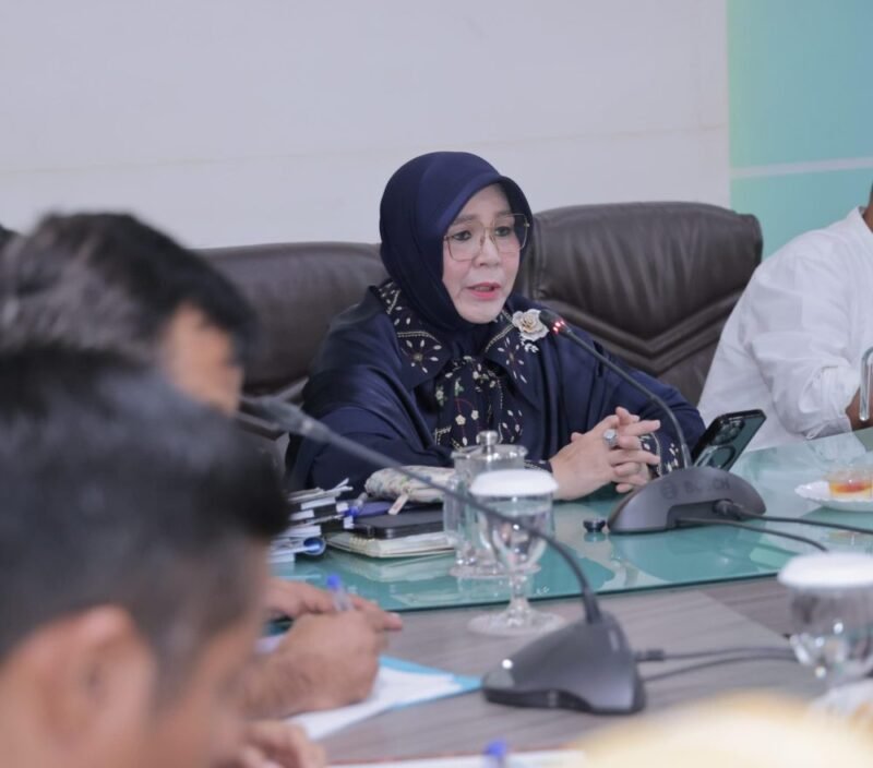 Menyiagakan seluruh puskesmas di Banda Aceh selama 24 jam untuk memberikan penanganan cepat kepada masyarakat yang mengalami gangguan kesehatan atau keluhan pernapasan akibat paparan asap, Jumat 16/10/2026.