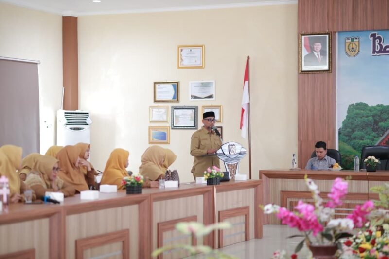 Pemko Banda Aceh menggelar Workshop Identifikasi dan Pendampingan Peserta Didik dalam Pendidikan Inklusif bagi Guru SD se-Kota Banda Aceh di Balee Keurukon Balai Kota pada Senin (05/10/2026).