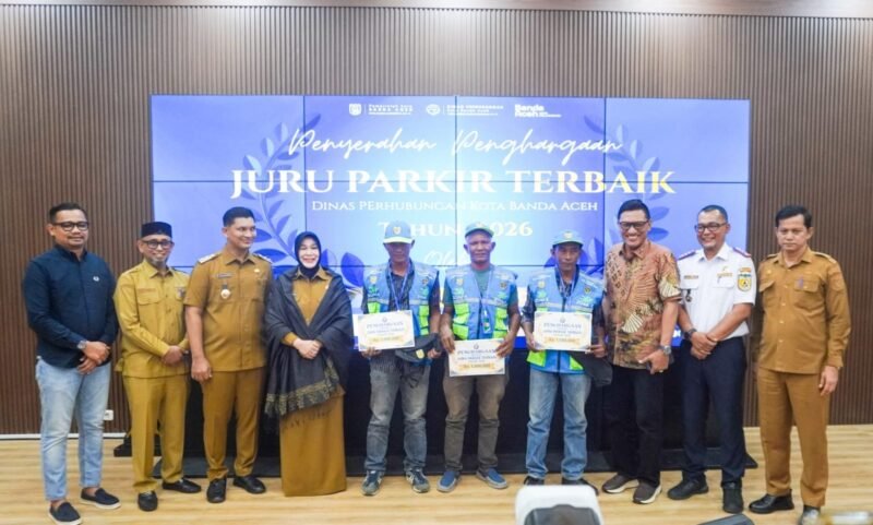 Wali Kota Banda Aceh dan Dishub Apresiasi 3 Jukir Terbaik di Kota Banda Aceh, Senin 26/10/2026.