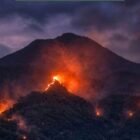 56 personel gabungan (Polhut, Manggala Agni, MPA, IOF, relawan) dikerahkan melakukan pemadaman darat dengan sekat bakar, penimbunan bara, dan pemotongan pohon tumbang, Selasa 20/10/2026