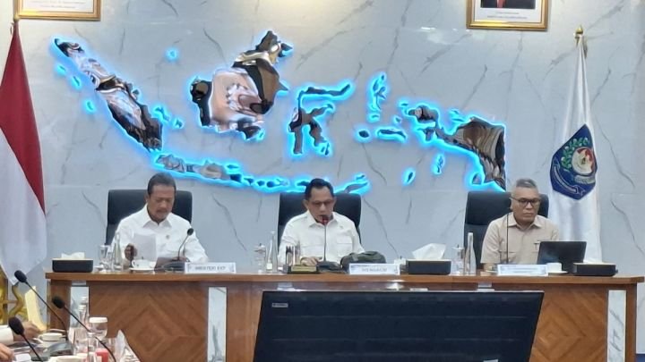 Menteri Dalam Negeri Muhammad Tito Karnavian mengungkapkan bahwa pemulihan infrastruktur pascabencana banjir di Sumatra membutuhkan waktu hingga tiga tahun karena luasnya area terdampak, kerusakan yang masif, serta kendala, cuaca ekstrem dan bencana susulan. Rabu, 21/10/2026.