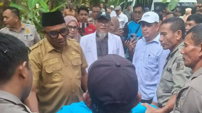 Direktur RSJ Aceh dr. Hanif bersama Wabup Nagan Raya Raja Sayang memimpin penjemputan sembilan pasien ODGJ di Nagan Raya untuk mendapatkan perawatan medis lanjutan, Selasa (20/10/2026).
